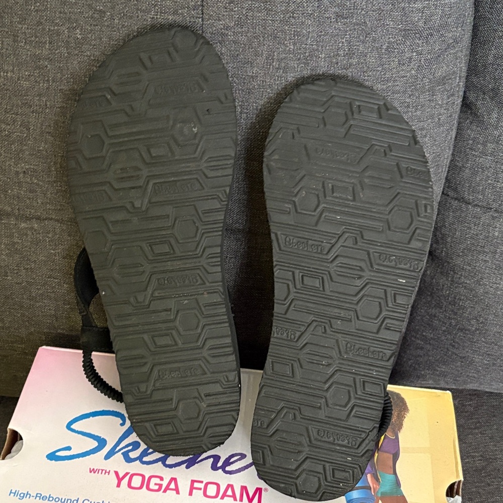 Brand new Skechers Women's Black Sparkle Sandals - Picture 2 of 4